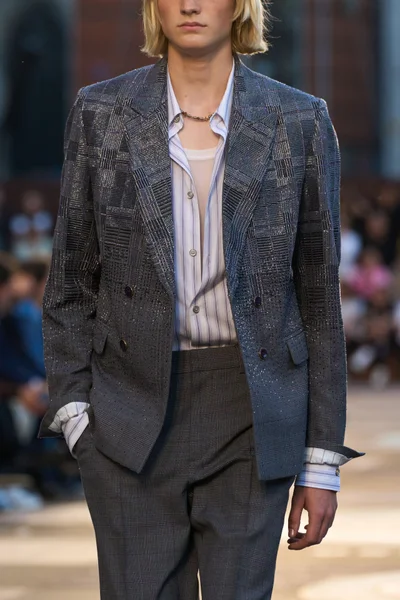 Look 9